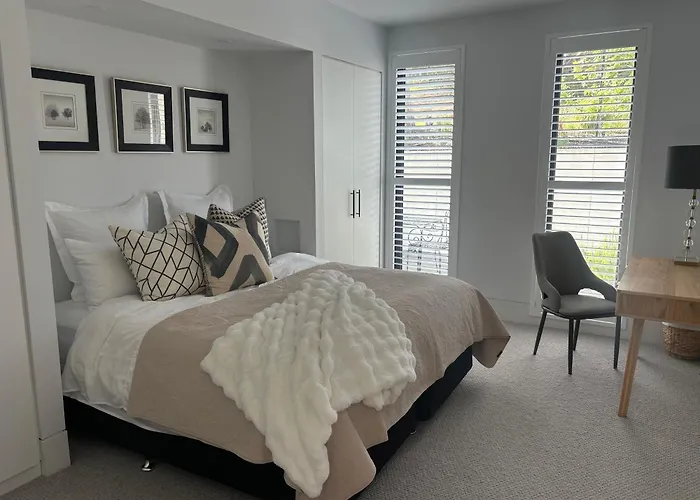 Bellevue Villa- Luxury With Bay Views