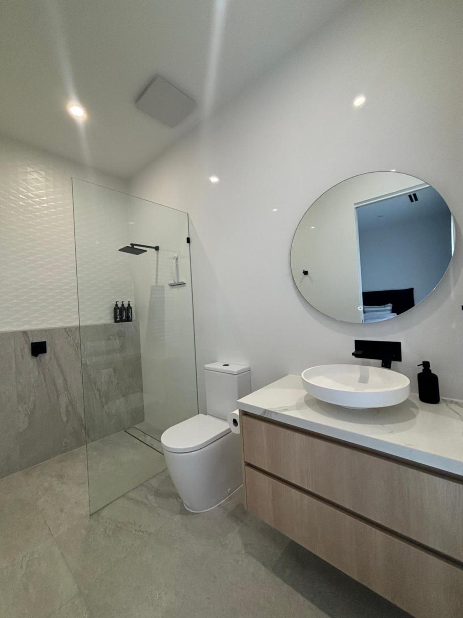 Bellevue Villa- Luxury With Bay Views Villa