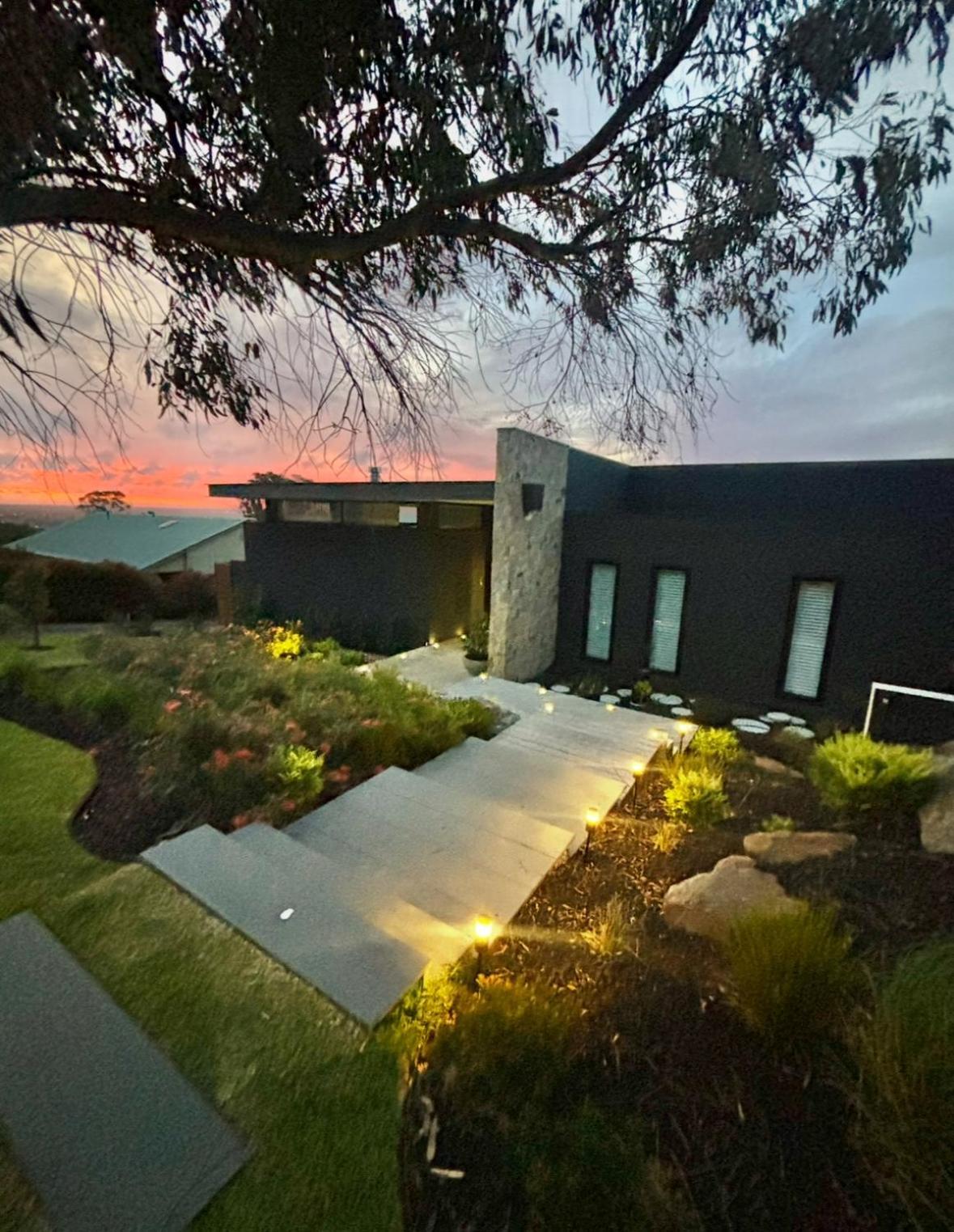 Bellevue Villa- Luxury With Bay Views